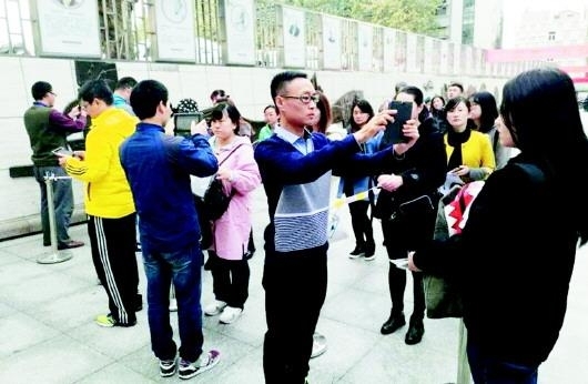 京东260万雇人攻击阿里？当事人回应；宝马下月在华推出共享汽车服务；金立发布8款全面屏手机 | 雷锋早报